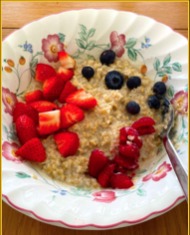 Porridge with fresh berries